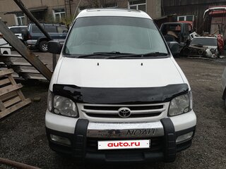 2000 Toyota Town Ace Noah III, белый, 1150000 рублей, вид 2