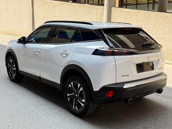 2023 Peugeot 2008 II, белый - вид 3