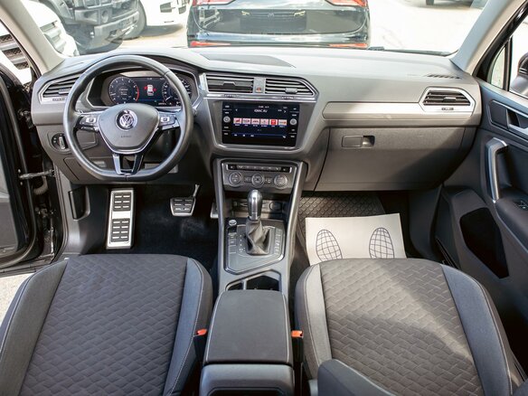 2019 Volkswagen Tiguan II, чёрный, 2655000 рублей - вид 15