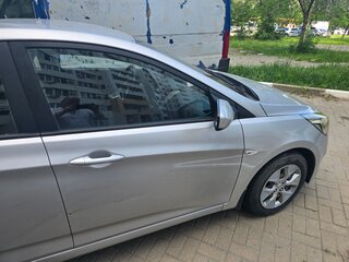2016 Hyundai Solaris I Рестайлинг, серебристый, 800000 рублей, вид 5