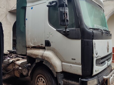 1999 Renault Premium, белый, 500000 рублей, вид 4