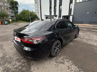 2020 Toyota Camry VIII (XV70) Рестайлинг, чёрный, 2550000 рублей, вид 4