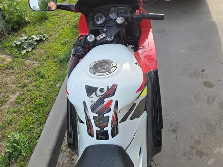1996 Honda CBR 600F, белый, 300000 рублей, вид 1