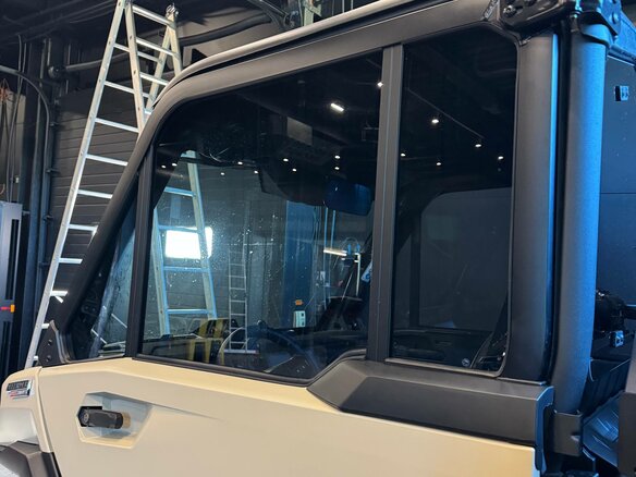2026 BRP Can-Am Defender HD11, бежевый, 5550000 рублей - вид 2