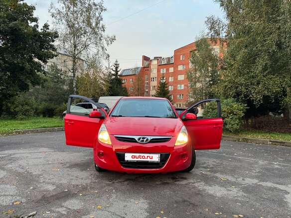 2009 Hyundai i20 I, красный - вид 1
