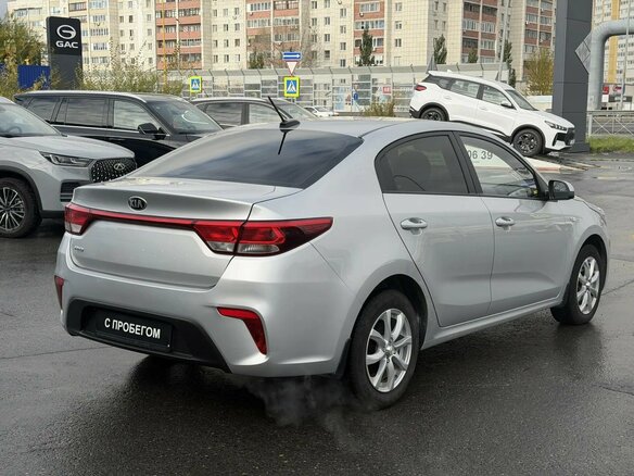 2018 Kia Rio IV, серебристый, 1155000 рублей - вид 5