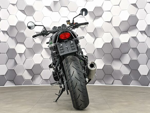 2025 Kawasaki Z 900RS, чёрный - вид 5