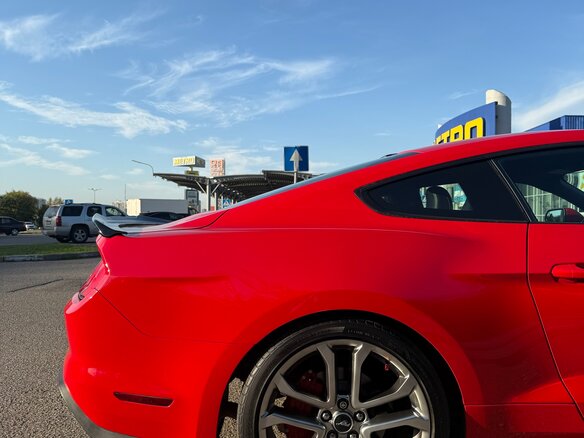 2018 Ford Mustang VI Рестайлинг, красный, 4000000 рублей - вид 12