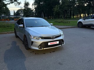 2015 Toyota Camry VII (XV50) Рестайлинг, серебристый, 2000000 рублей, вид 2