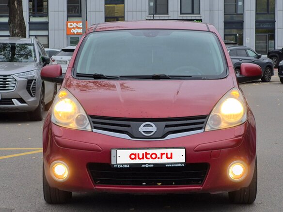 2013 Nissan Note I Рестайлинг, красный, 460000 рублей - вид 1