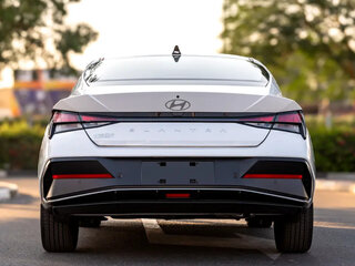 2025 Hyundai Elantra VII (CN7) Рестайлинг, белый, 1800000 рублей, вид 4