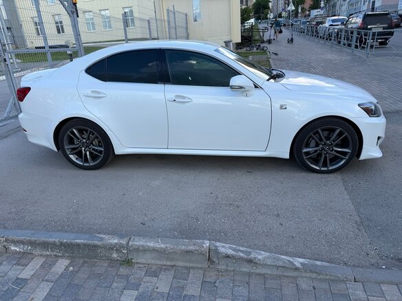 2011 Lexus IS 250 II Рестайлинг 2, белый - вид 3