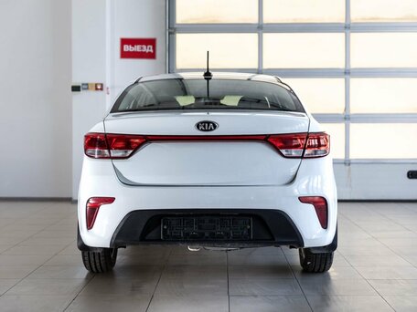2019 Kia Rio IV, белый, 1100000 рублей, вид 5