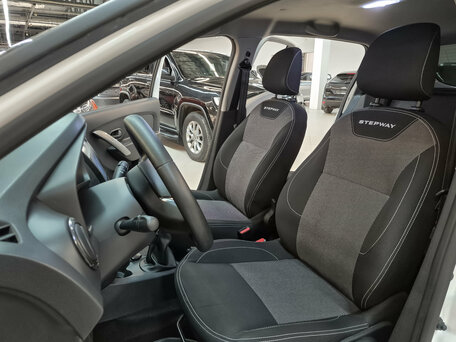 2021 Renault Sandero Stepway II Рестайлинг, белый, 1257000 рублей, вид 5