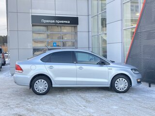 2017 Volkswagen Polo V Рестайлинг, серебристый, 400000 рублей, вид 5