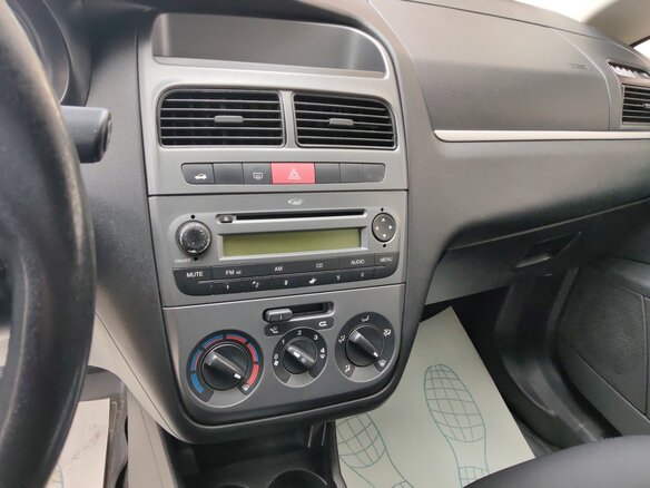 2011 Fiat Linea, серебристый, 520000 рублей - вид 6