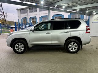 2013 Toyota Land Cruiser Prado 4-speed 150 Series Рестайлинг 1, серебристый, 2899000 рублей, вид 2