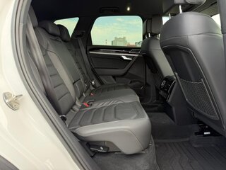 2020 Volkswagen Touareg III, белый, 4250000 рублей, вид 4