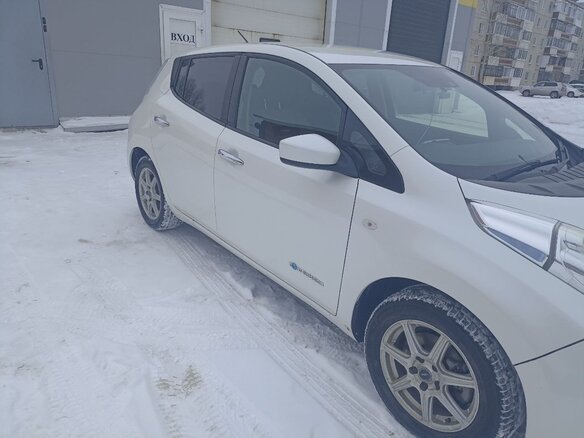 2016 Nissan Leaf 30kWh I (ZE0/AZE0), белый, 1049000 рублей - вид 2