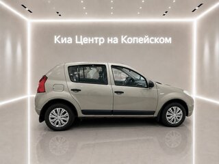 2011 Renault Sandero I, бежевый, 550000 рублей, вид 2