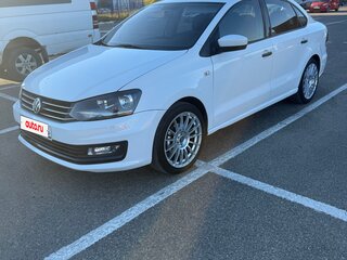 2017 Volkswagen Polo V Рестайлинг, белый, 900000 рублей, вид 2