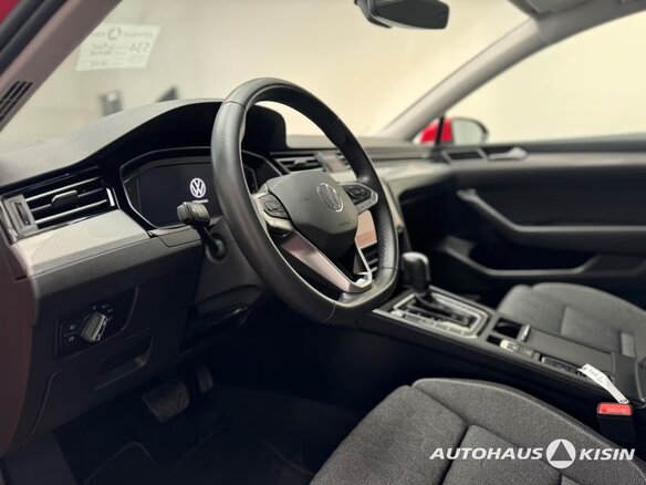 2023 Volkswagen Passat B8 Рестайлинг, красный, 2756000 рублей - вид 4