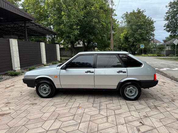 2004 Lada (ВАЗ) 21093i, серебристый, 500000 рублей - вид 16