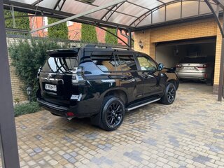 2021 Toyota Land Cruiser Prado 150 Series Рестайлинг 3, чёрный, 8000000 рублей, вид 4