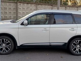 2018 Mitsubishi Outlander III Рестайлинг 2, белый, 1600000 рублей, вид 2