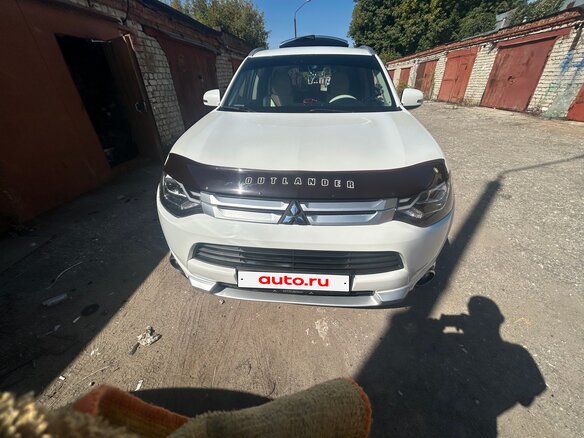 2014 Mitsubishi Outlander III Рестайлинг, белый, 1600000 рублей - вид 2