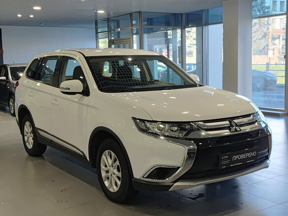 2017 Mitsubishi Outlander III Рестайлинг 2, белый, 1750000 рублей - вид 2