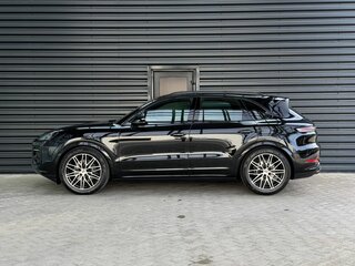 2026 Porsche Cayenne III Рестайлинг, чёрный, 21000000 рублей, вид 2