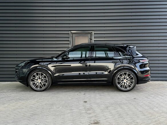 2026 Porsche Cayenne III Рестайлинг, чёрный, 21000000 рублей - вид 1