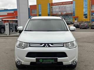 2013 Mitsubishi Outlander III, белый, 1350000 рублей, вид 3