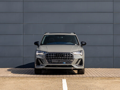 2025 Audi Q3 45 TFSI II (F3), серый, 3535000 рублей, вид 2