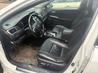 2017 Toyota Camry VII (XV50) Рестайлинг 2, белый, 1730000 рублей, вид 3