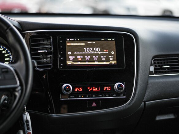 2021 Mitsubishi Outlander III Рестайлинг 3, белый, 2483000 рублей - вид 5