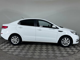 2016 Kia Rio III Рестайлинг, белый, 1099000 рублей, вид 4