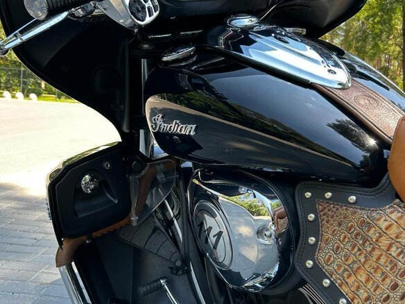 2015 Indian Roadmaster, чёрный, 1146215 рублей - вид 13