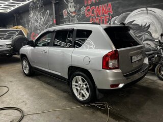 2011 Jeep Compass I Рестайлинг, серебристый, 950000 рублей, вид 4
