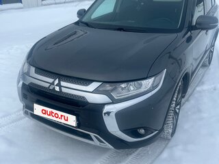 2019 Mitsubishi Outlander III Рестайлинг 3, серый, 1800000 рублей, вид 1