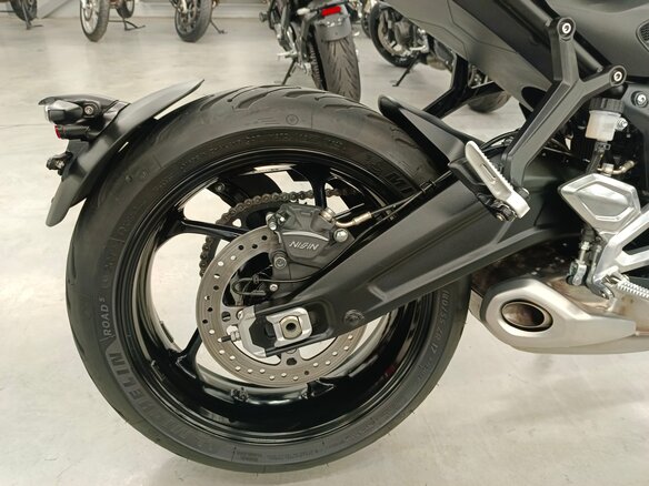 2023 Triumph Trident 660, оранжевый, 850000 рублей - вид 12