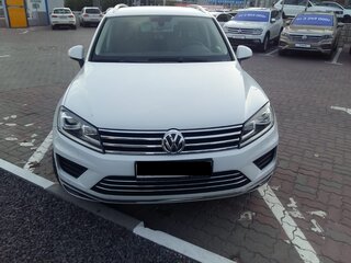 2015 Volkswagen Touareg II Рестайлинг, белый, 2500000 рублей, вид 2