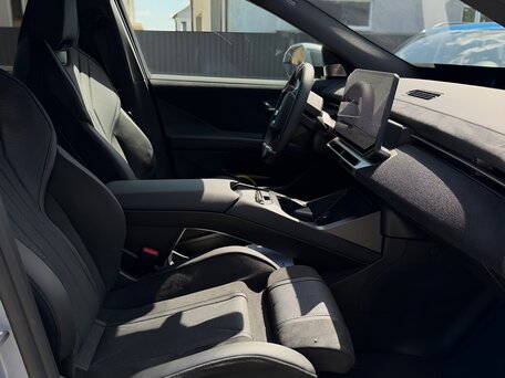 2026 BMW iX3 50 xDrive II, серый, 14880000 рублей, вид 2