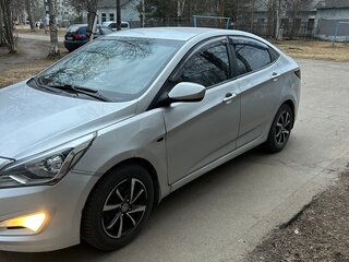 2014 Hyundai Solaris I Рестайлинг, серебристый, 480000 рублей, вид 4