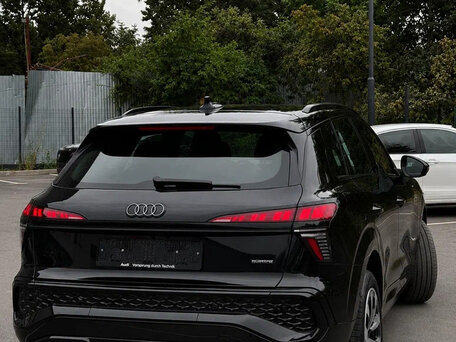 2026 Audi Q3 TFSI III (FJ), чёрный, 6500000 рублей, вид 3