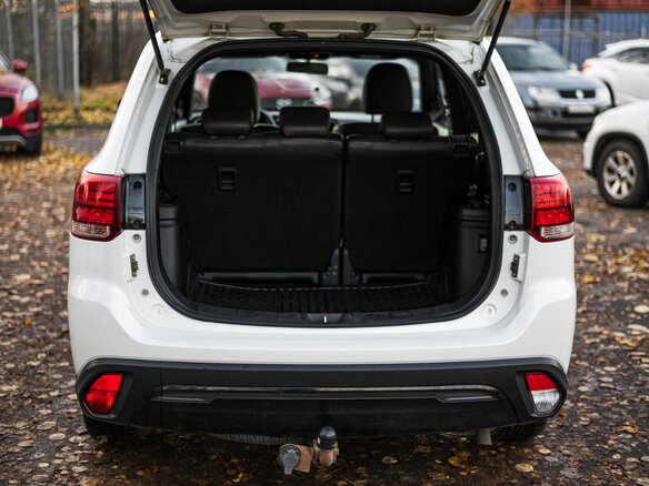2021 Mitsubishi Outlander III Рестайлинг 3, белый, 2483000 рублей - вид 10