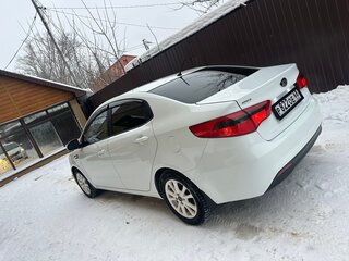 2013 Kia Rio 5-speed III, белый, 920000 рублей, вид 2