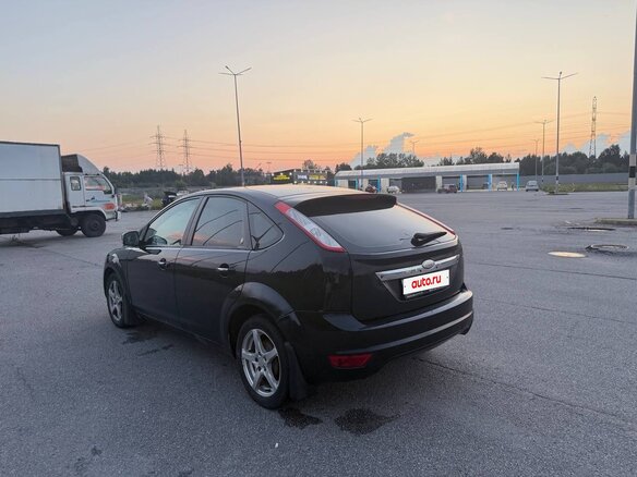2008 Ford Focus II Рестайлинг, чёрный, 360000 рублей - вид 2