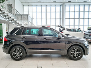 2017 Volkswagen Tiguan II, чёрный, 1650000 рублей, вид 4